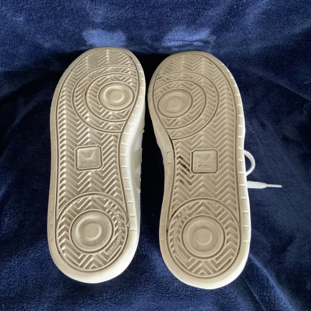 Veja Cream and White V-10 Style Sneakers - Picture 2 of 6